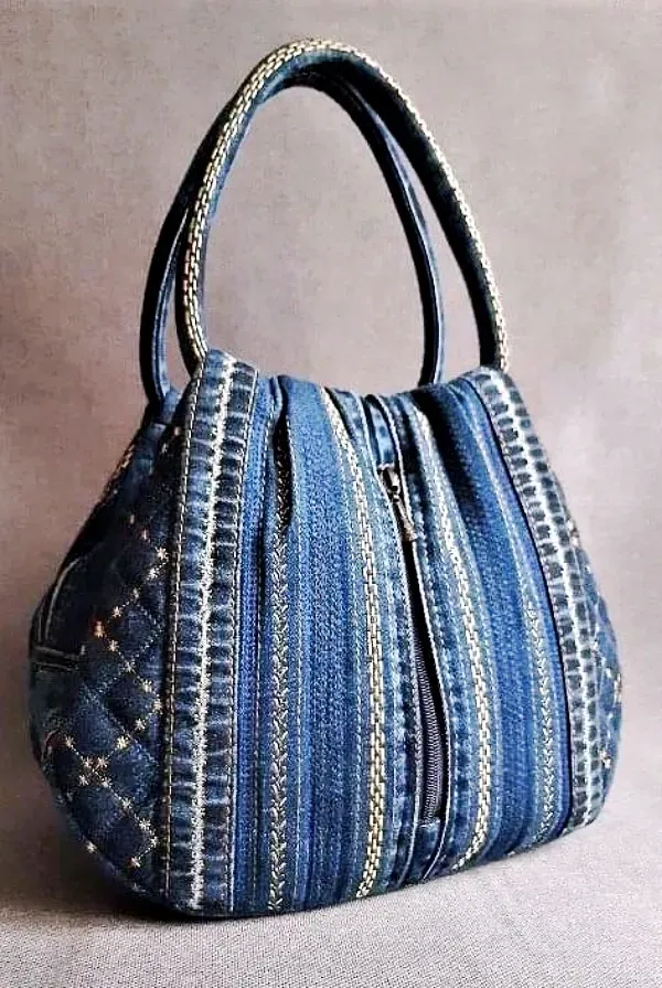 Calças de jeans velhas virando bolsas estilosas - recicle, reuse, refaça!
