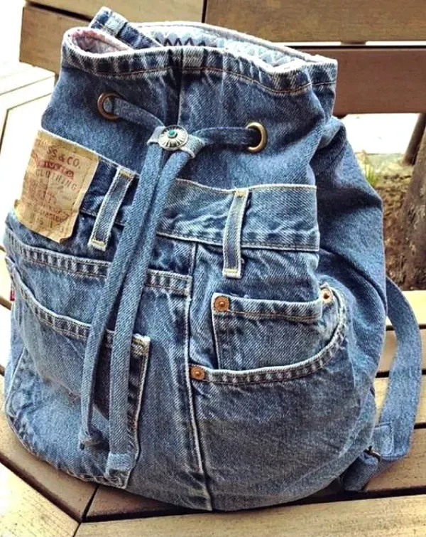 Calças de jeans velhas virando bolsas estilosas - recicle, reuse, refaça!