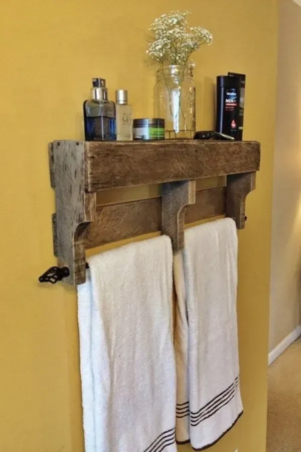Ideias Criativas para Organizar sua Casa com Pallets - porta-toalhas