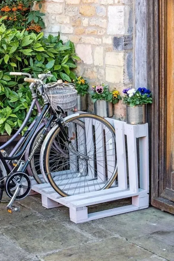 Ideias Criativas para Organizar sua Casa com Pallets - bicicletário