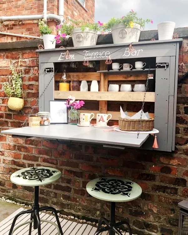 Ideias Criativas para Organizar sua Casa com Pallets - armário-bar