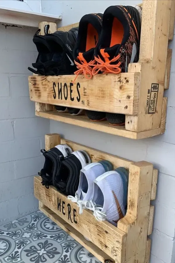 Ideias Criativas para Organizar sua Casa com Pallets - sapateiro