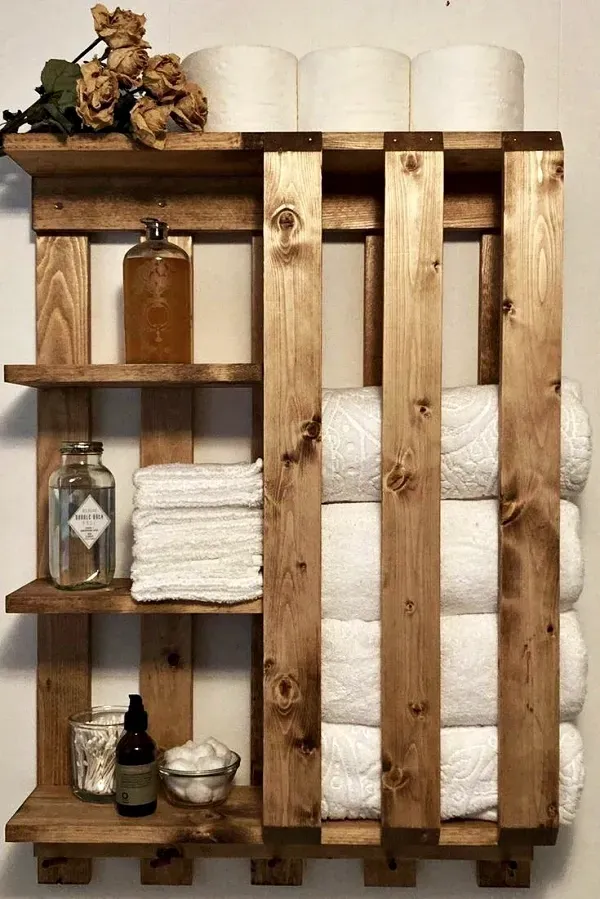 Ideias Criativas para Organizar sua Casa com Pallets - porta toalha