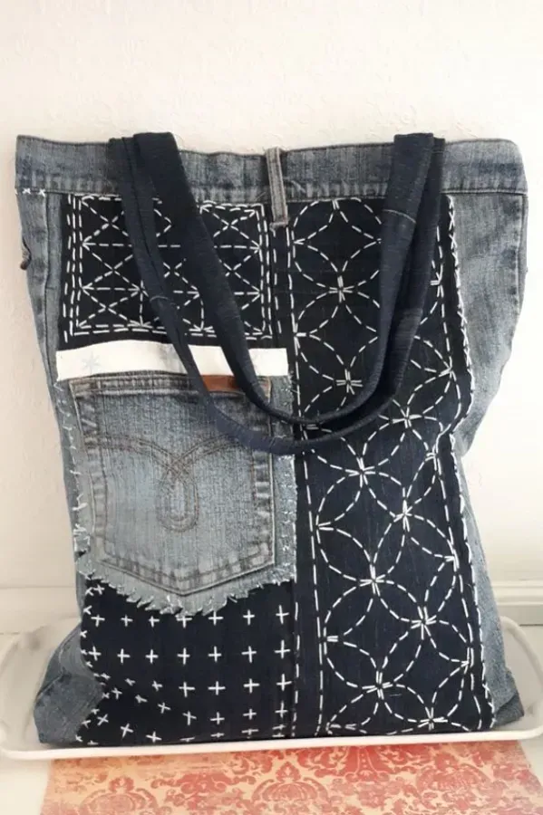 Estilo e Sustentabilidade: 18 Ideias para Fazer Sua Bolsa com Jeans Reciclado