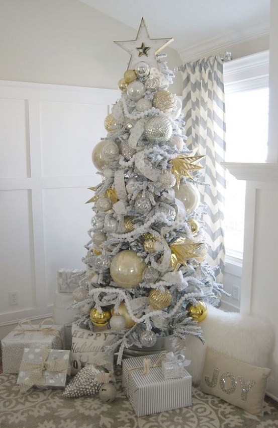 Árvore de natal tradicional branca