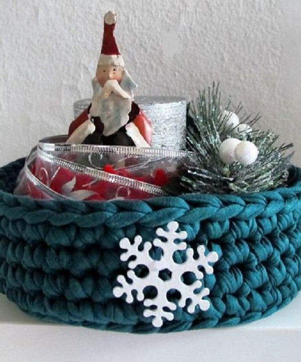 Faça você mesma cestos de Natal com fio de malha