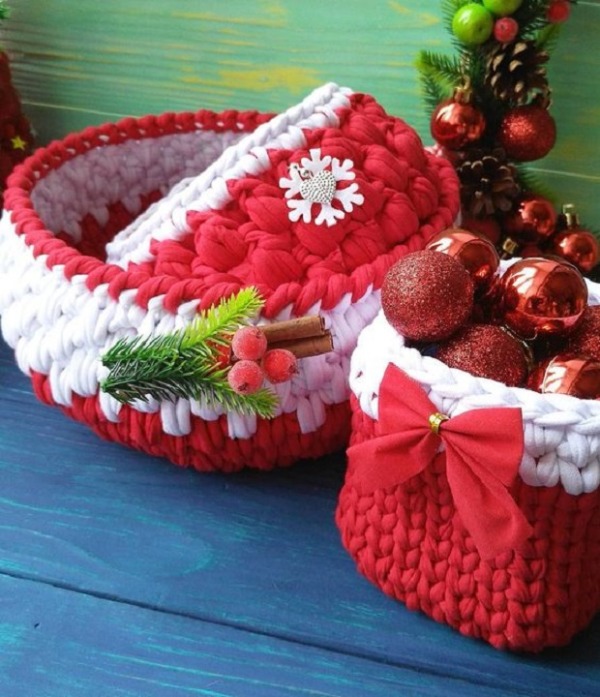 16 Ideais de cestos de Natal com fio de malha