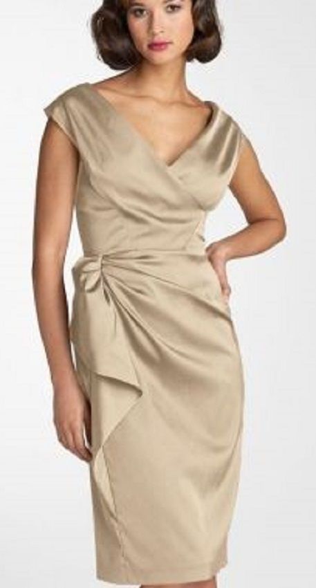 Vestido dourado para festas de fim de ano