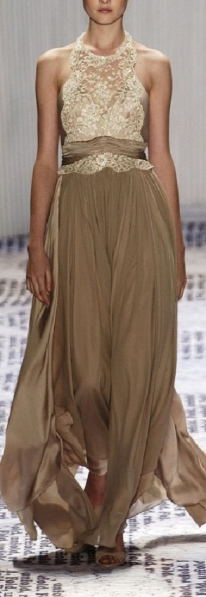 Vestido nude para festas de Natal e Reveillon