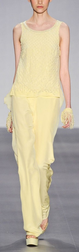 Vestido amarelo para festas de Natal e Reveillon