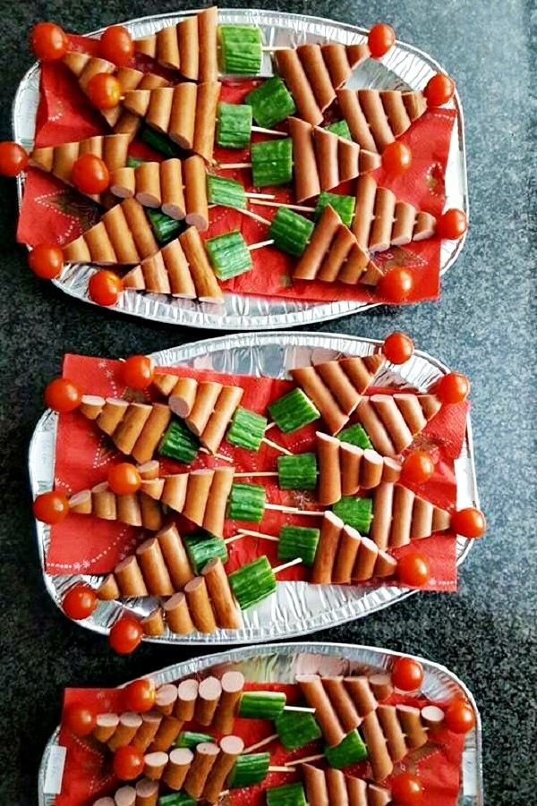 árvore de Natal comestível com salsichas