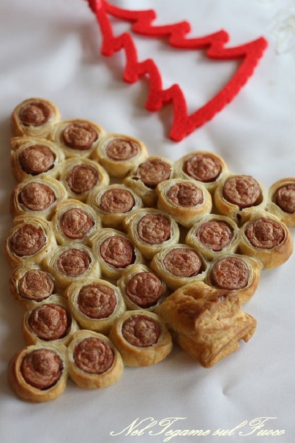 árvore de Natal comestível com salsichas