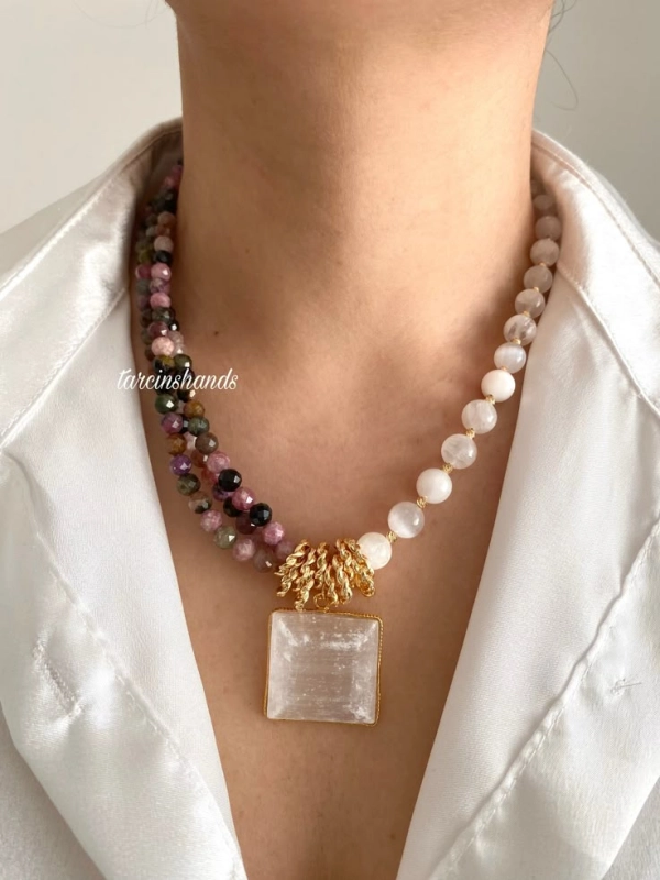 Colares Femininos: O Acessório Que Transforma Qualquer Look