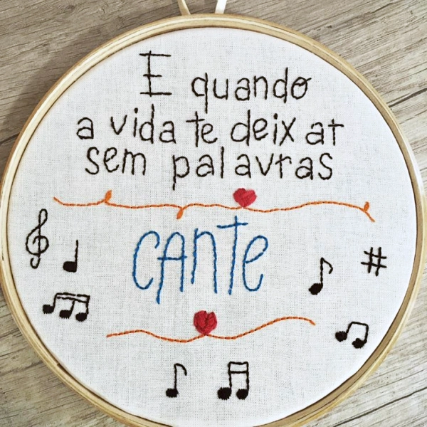 Mensagens Bordadas: Frases de Amor, Aconchego e Boas Vibrações