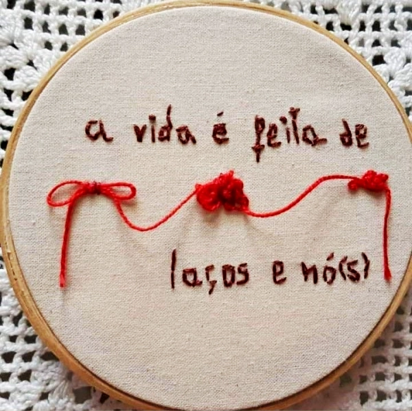 Mensagens Bordadas: Frases de Amor, Aconchego e Boas Vibrações
