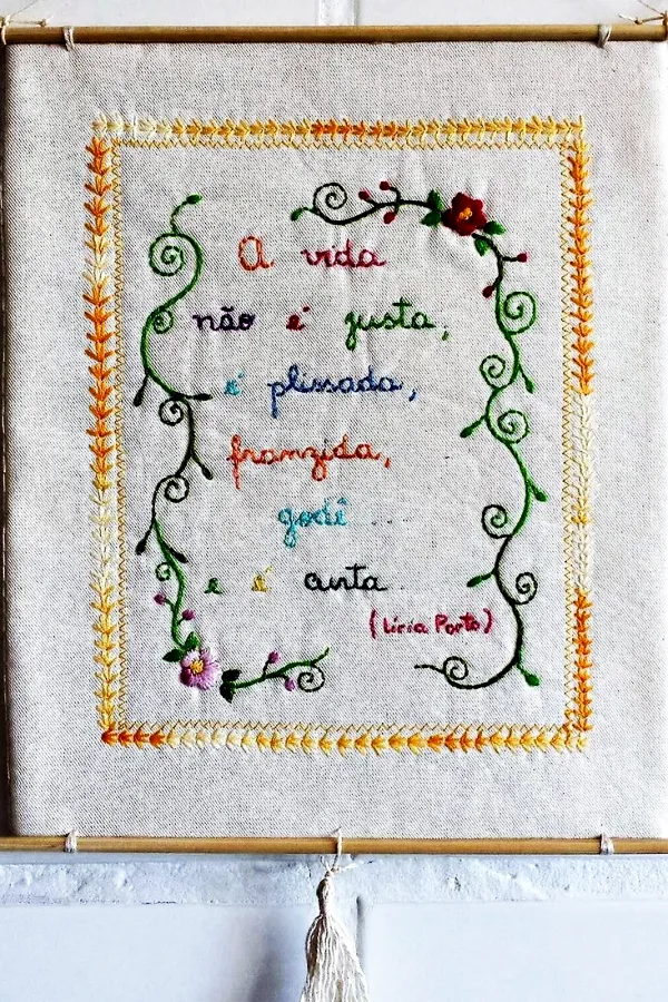 Mensagens Bordadas: Frases de Amor, Aconchego e Boas Vibrações