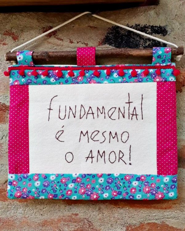 Mensagens Bordadas: Frases de Amor, Aconchego e Boas Vibrações