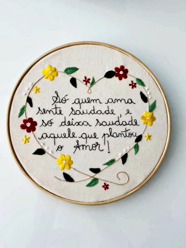 Mensagens Bordadas: Frases de Amor, Aconchego e Boas Vibrações