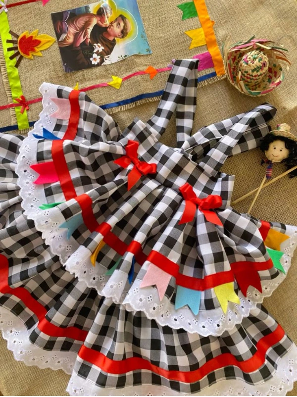 Inspirações de Avental e Jardineira para Festa Junina — Dicas de Trajes Caipiras