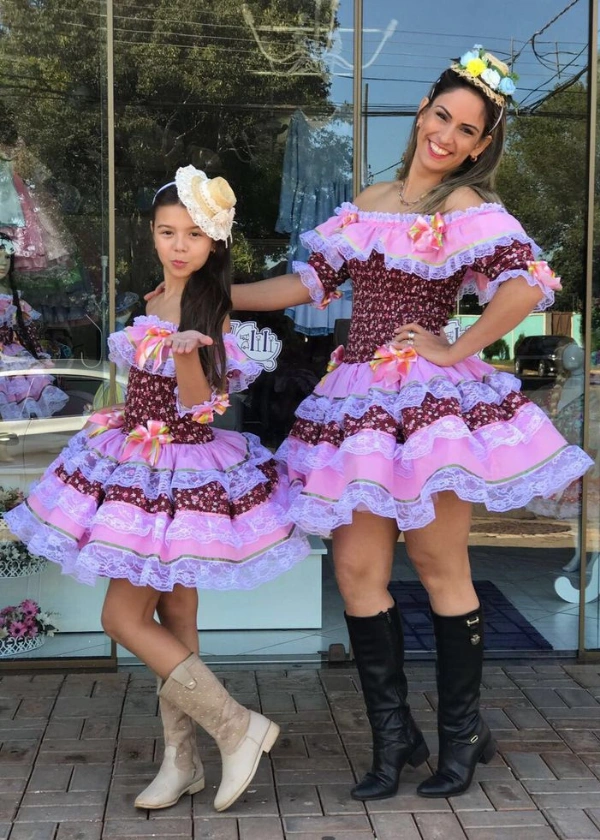 Inspirações de looks caipiras para brilhar na festa junina!