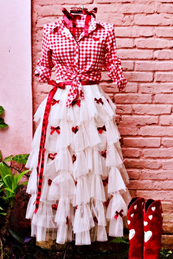 Inspirações de looks caipiras para brilhar na festa junina!