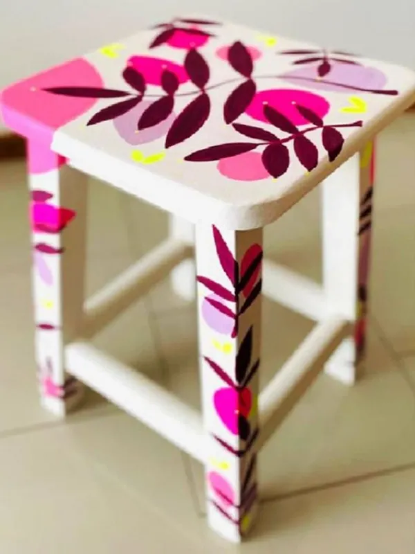 Móveis Renovados com Pintura à Mão: Ideias Criativas para Transformar Sua Decoração