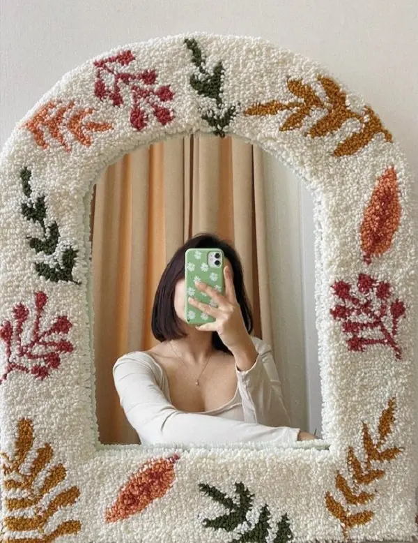 Espelho com bordado em ponto russo: charme artesanal na decoração