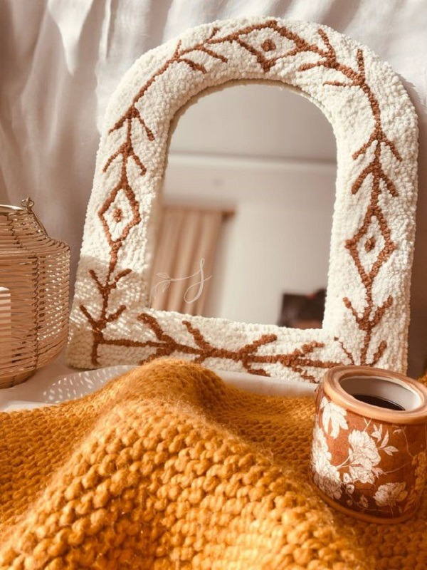 Espelho com bordado em ponto russo: charme artesanal na decoração