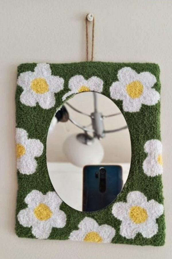 Espelho com bordado em ponto russo: charme artesanal na decoração