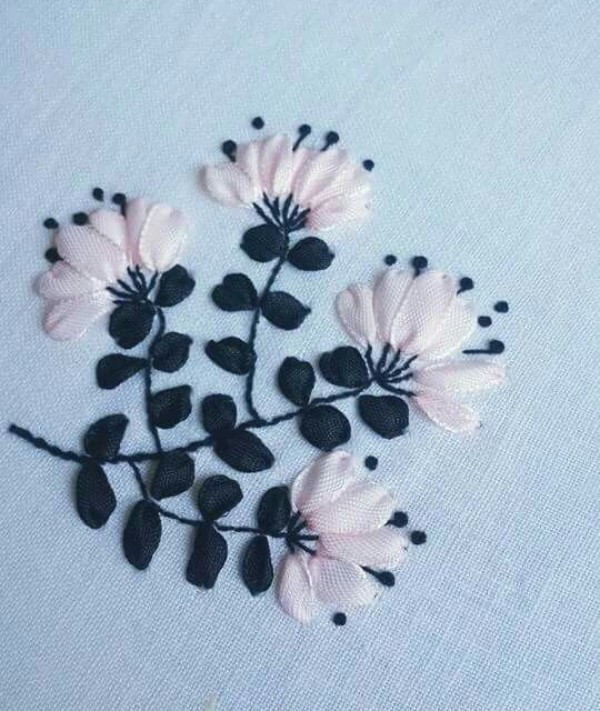 Bordado com Fitas: Ideias Florais para Inspirar Seus Próximos Projetos