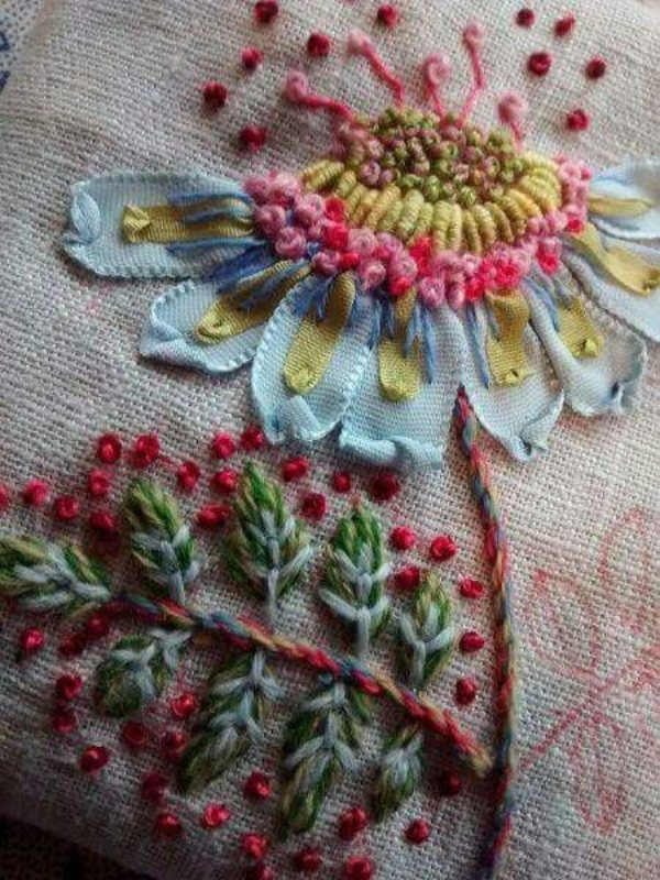 Bordado com Fitas: Ideias Florais para Inspirar Seus Próximos Projetos