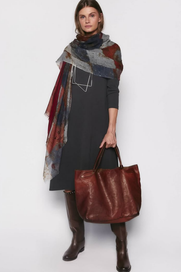 Moda Anti-Idade: 16 Looks Estilosos de Usar Echarpes no Inverno