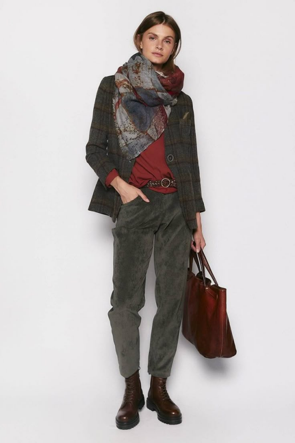 Moda Anti-Idade: 16 Looks Estilosos de Usar Echarpes no Inverno