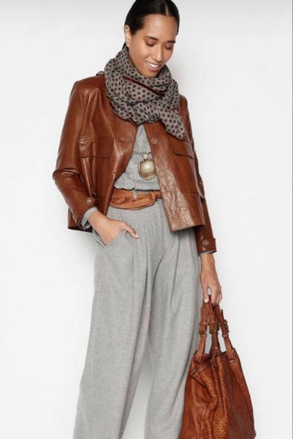 Moda Anti-Idade: 16 Looks Estilosos de Usar Echarpes no Inverno