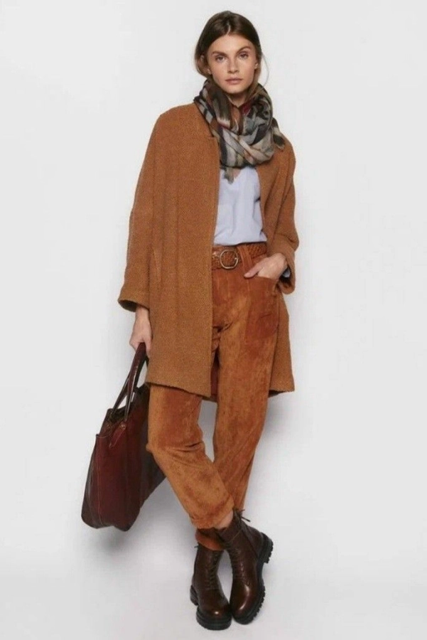 Moda Anti-Idade: 16 Looks Estilosos de Usar Echarpes no Inverno