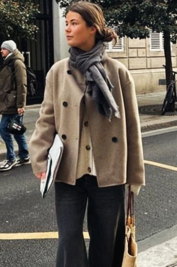 Moda Anti-Idade: 16 Looks Estilosos de Usar Echarpes no Inverno