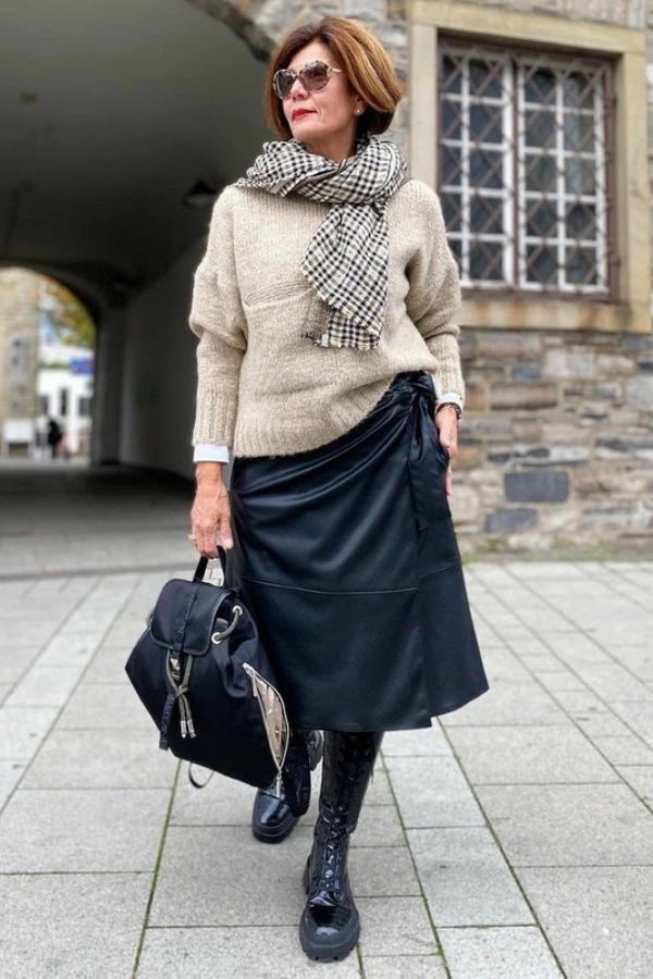 Moda Anti-Idade: 16 Looks Estilosos de Usar Echarpes no Inverno
