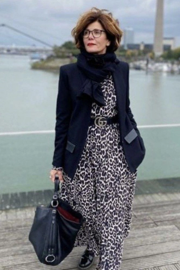 Moda Anti-Idade: 16 Looks Estilosos de Usar Echarpes no Inverno