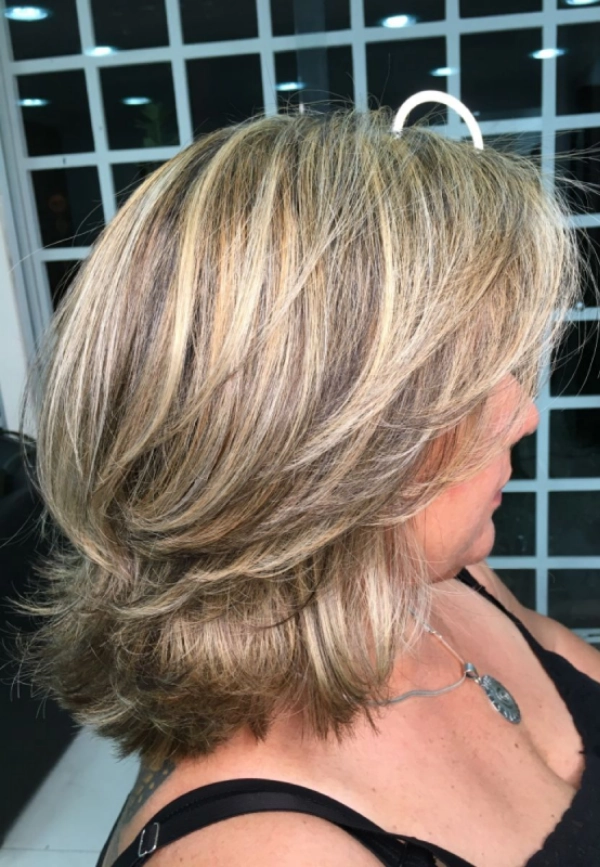 Cortes de Cabelo Modernos para Mulheres 50+ ou 60+ e Valorizar o Look