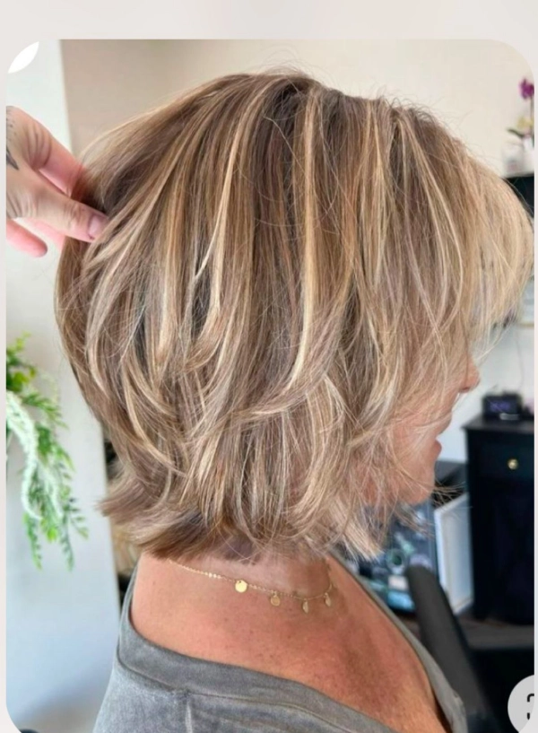 Cortes de Cabelo Modernos para Mulheres 50+ ou 60+ e Valorizar o Look