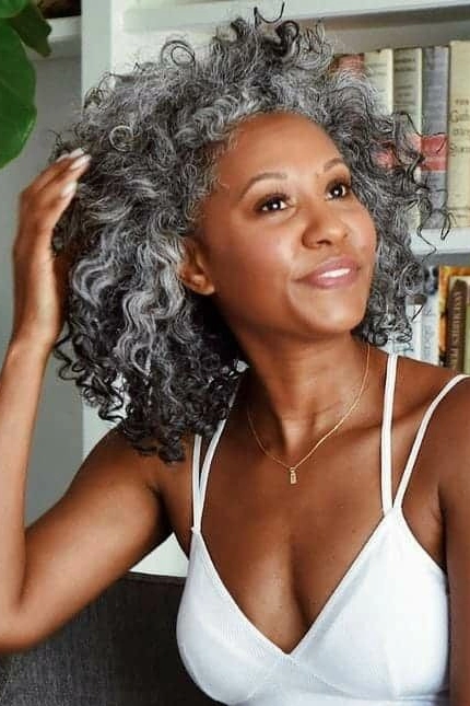 Cortes de Cabelo Modernos para Mulheres 50+ ou 60+ e Valorizar o Look