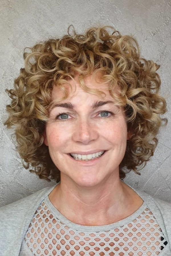Cortes de Cabelo Modernos para Mulheres 50+ ou 60+ e Valorizar o Look