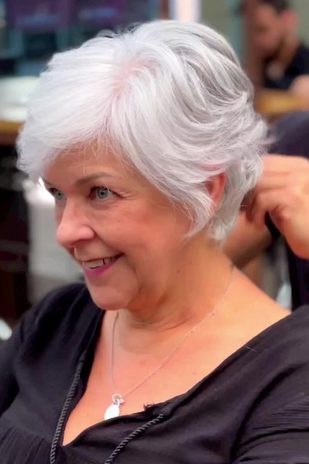 Cortes de Cabelo Modernos para Mulheres 50+ ou 60+ e Valorizar o Look