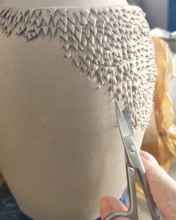 Técnicas Criativas de Desenho na Cerâmica — 23 Ideias para Deixar Suas Peças Apaixonantes!