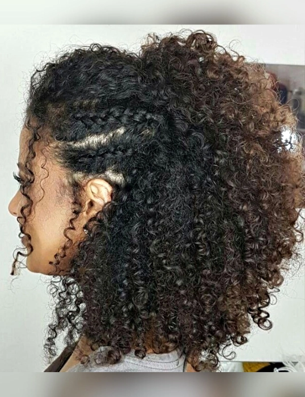 Penteados para Cabelos Cacheados: Ideias Lindas para Brilhar em Festas