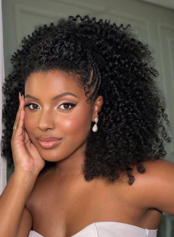 Penteados para Cabelos Cacheados: Ideias Lindas para Brilhar em Festas