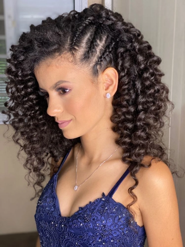Penteados para Cabelos Cacheados: Ideias Lindas para Brilhar em Festas