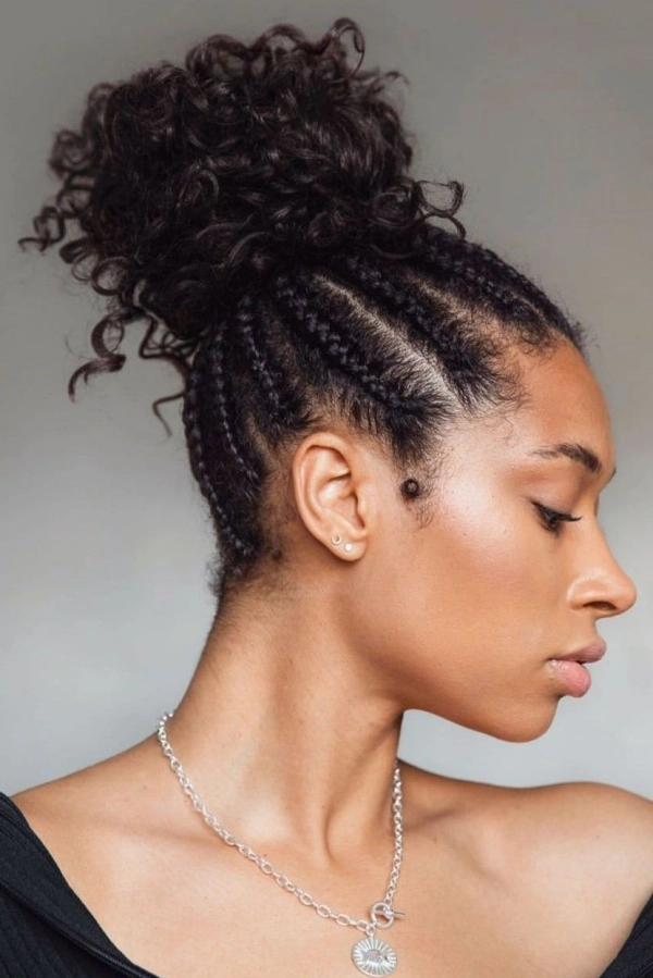 Penteados para Cabelos Cacheados: Ideias Lindas para Brilhar em Festas
