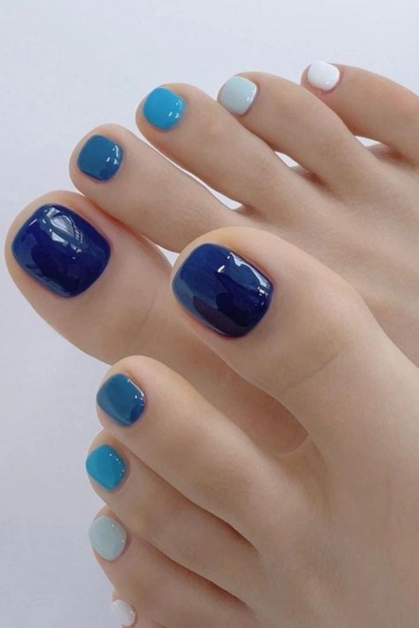 💅Unhas dos Pés no Verão: Cores Vibrantes e Designs Criativos que São Tendência!