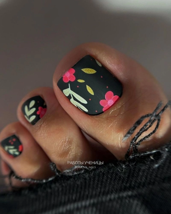 💅Unhas dos Pés no Verão: Cores Vibrantes e Designs Criativos que São Tendência!